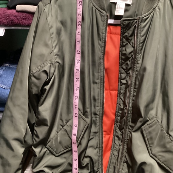 Like New H&M Oversized Bomber Jacket * Small/2* Army Green with Orange Lining - Picture 6 of 8